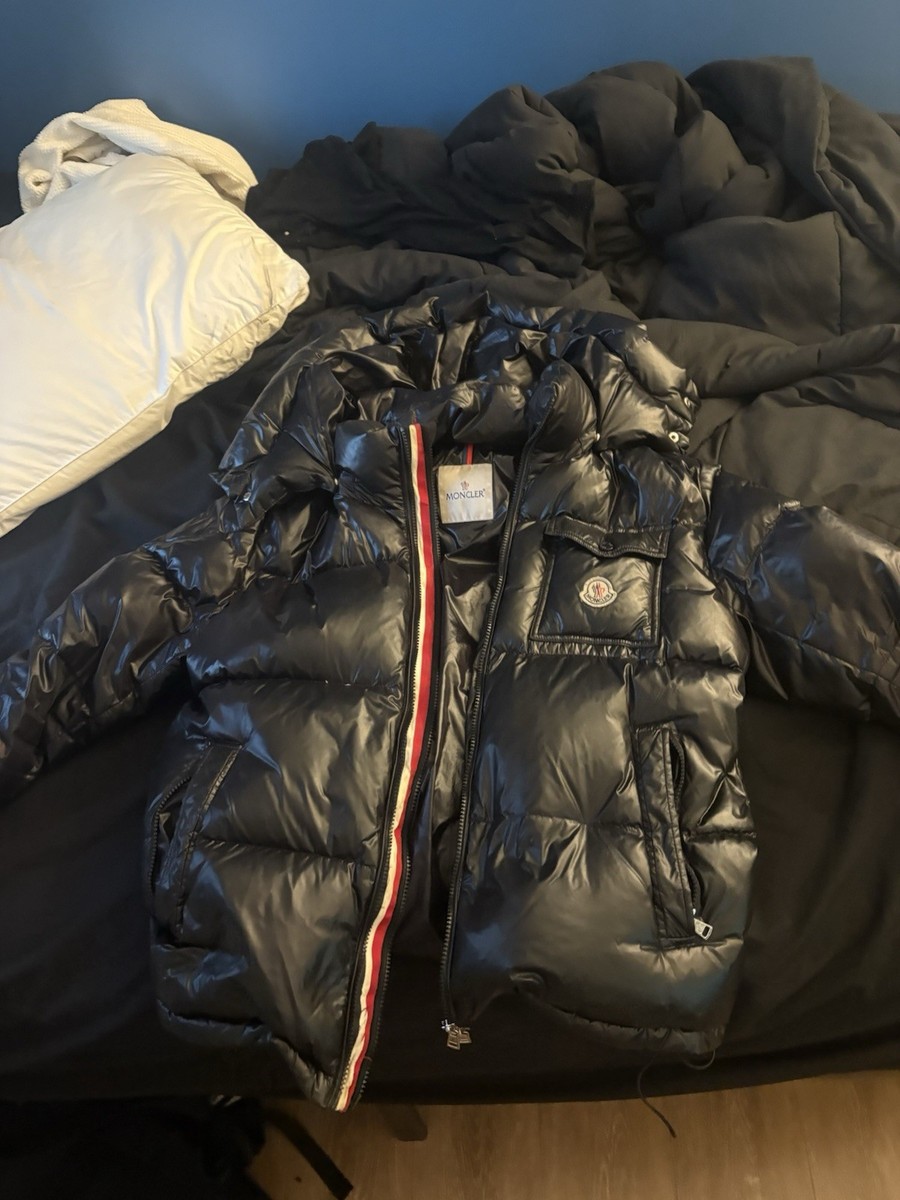 MONCLER ダウンジャケット DOMINIC GIUBBOTTO Moncler Black Down Hooded Heavyweight Puffer Jacket Men Logo