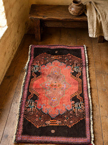 Vintage Hand-Knotted Wool Tribal Accent Rug 21x39 – Rustic cottage Oriental Rug