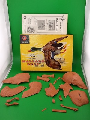Rare Vintage Pyro  Mark Trail's Mallard Duck plastic model kit Complete
