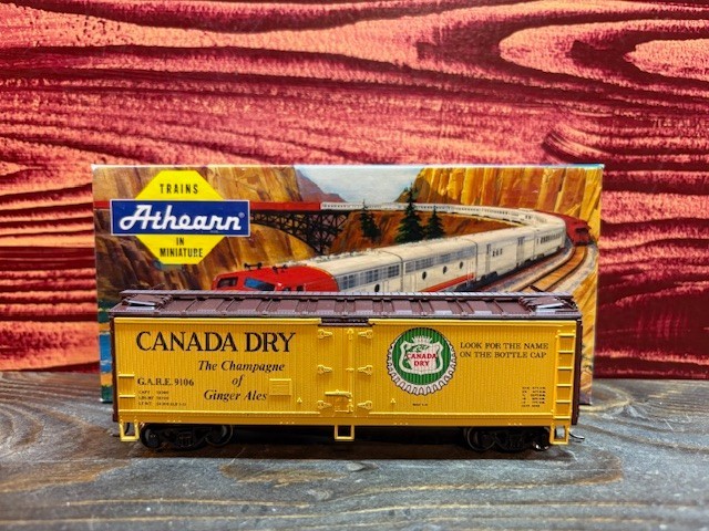 Athearn HO 40’ Reefer - Wood Canada Dry #9106