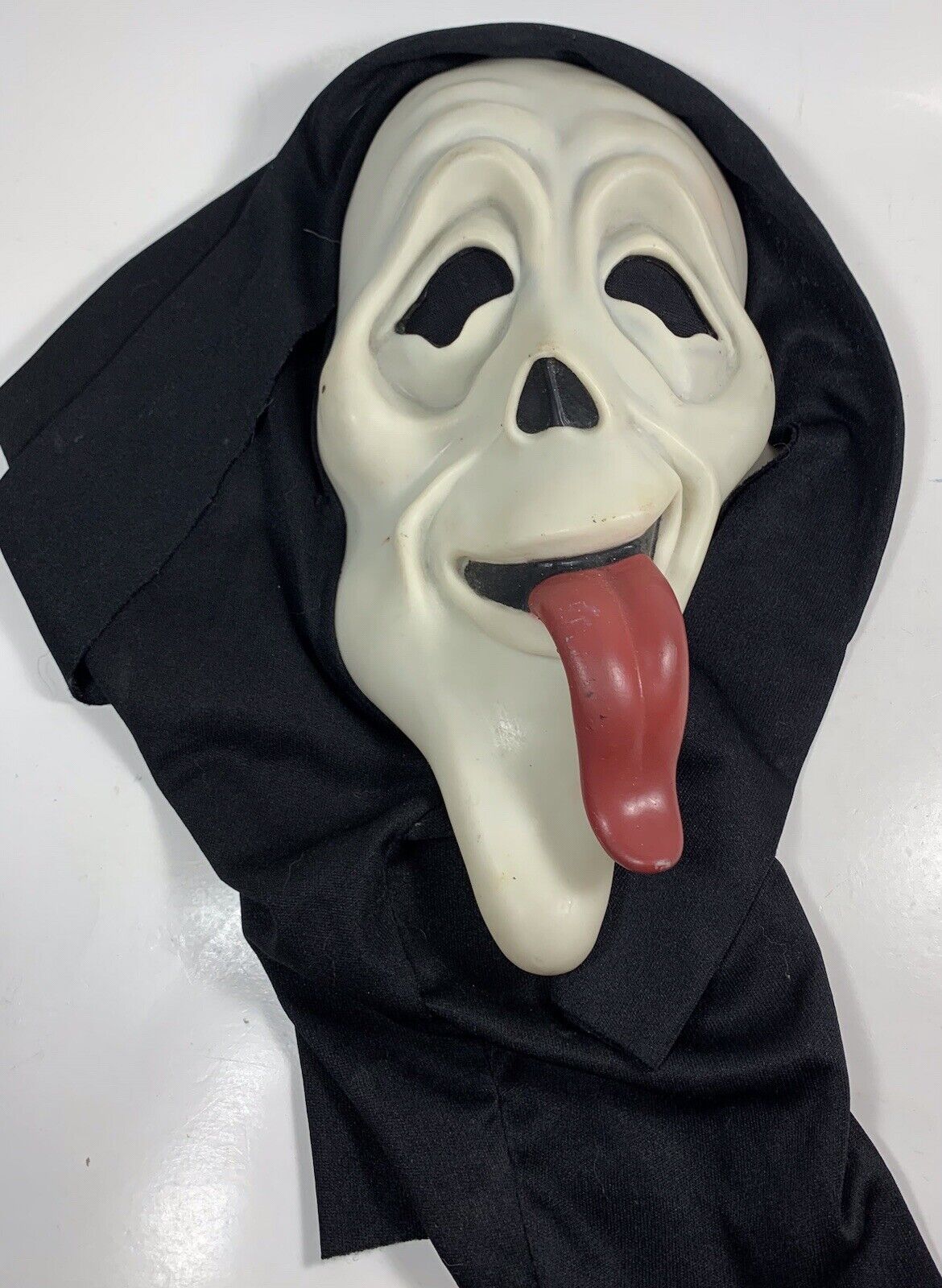 SCARY MOVIE WASSUP! GHOST FACE STONED TONGUE COSTUME MASK 2023 TAG FW8511WU