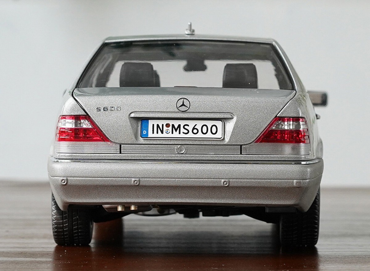 1/18 Scale Mercedes-Benz S600 W140 1990 Silver Diecast Car Model