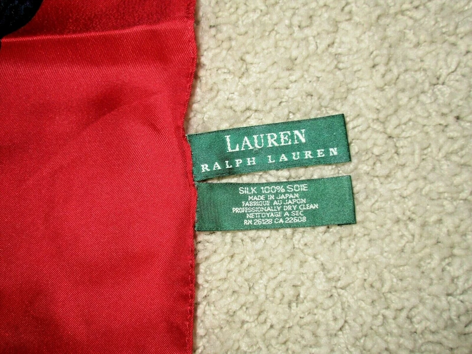 De Colección Ralph Lauren Bufanda de Seda Roja Navidad Vacaciones Esquiadores Invierno 35" Grande Cuadrado RARO Foto 2 de 4