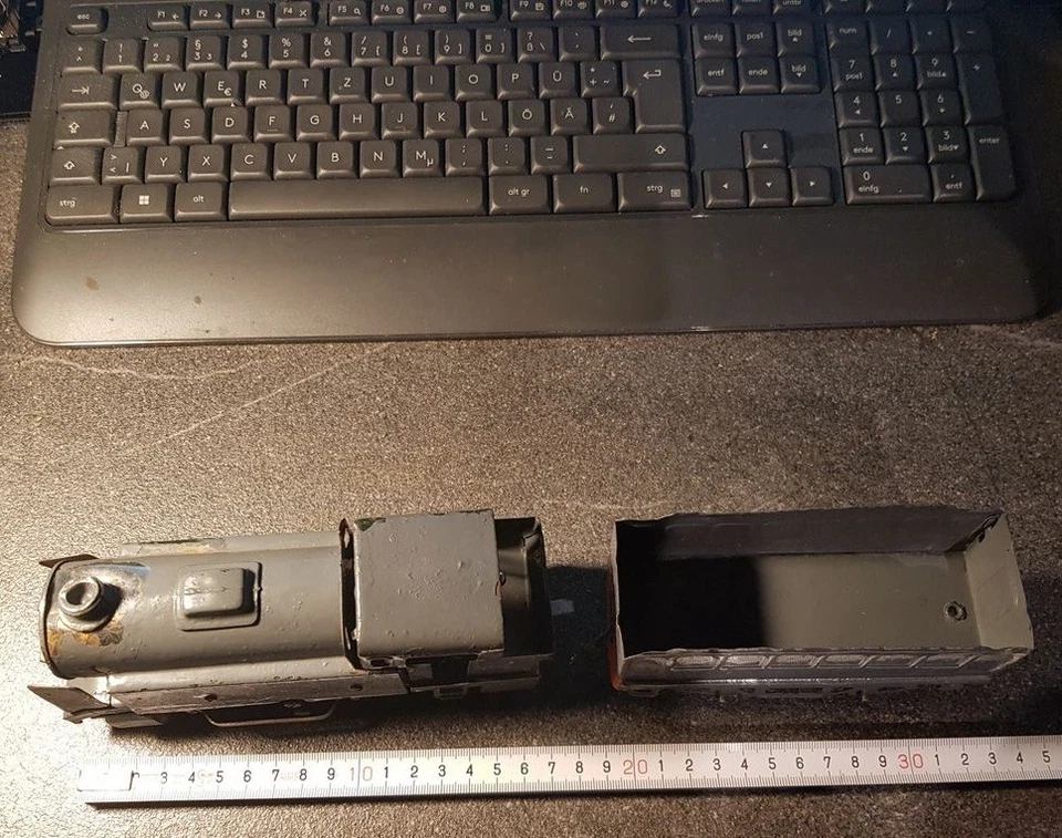 Dampflok mit Güterwagen, sehr alt,sehr schwer, Hersteller+Spur unbekannt - Bild 2 von 4