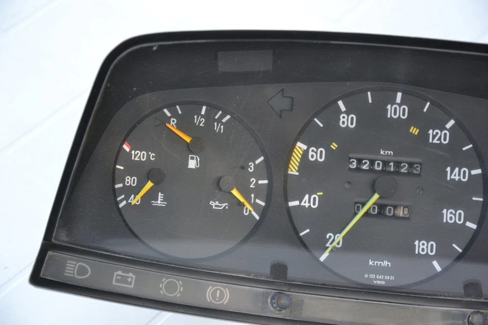 Velocímetro Cuadro Instrumentos Velocímetro Reloj MB W123 Mercedes Benz 180 km/h Foto 4 de 4