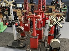 HUGE lot Of Vintage Lionel, Marx Train Gates, Crossings, Light Towers Etc