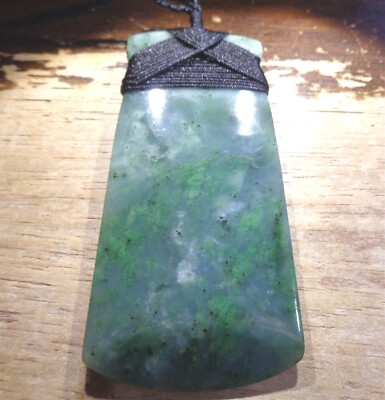 51 MM NATÜRLICHE GRÜNE NEPHRIT JADE MAORI HEI-TOKI ADZE STÄRKE FOKUS HALSKETTE #H