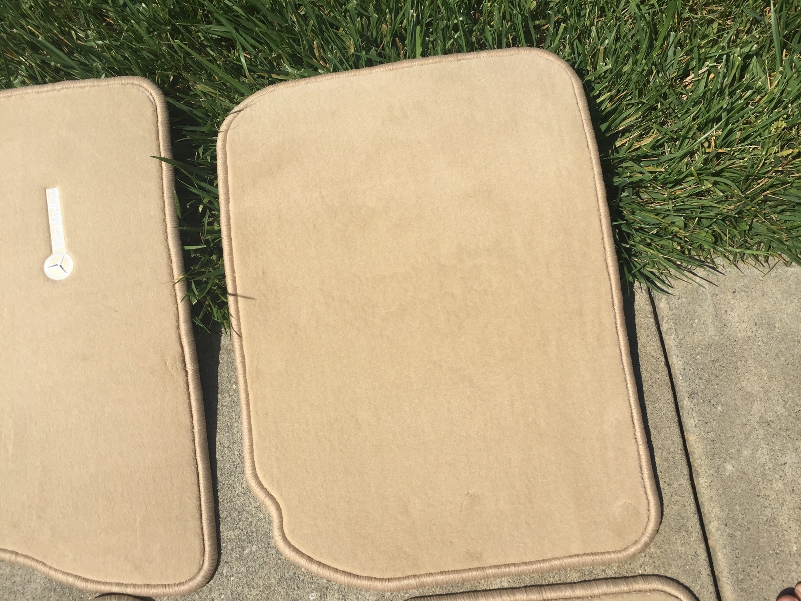 (19881995) MercedesBenz W124 FLOOR MAT MATS E320 300E E420 400E E500