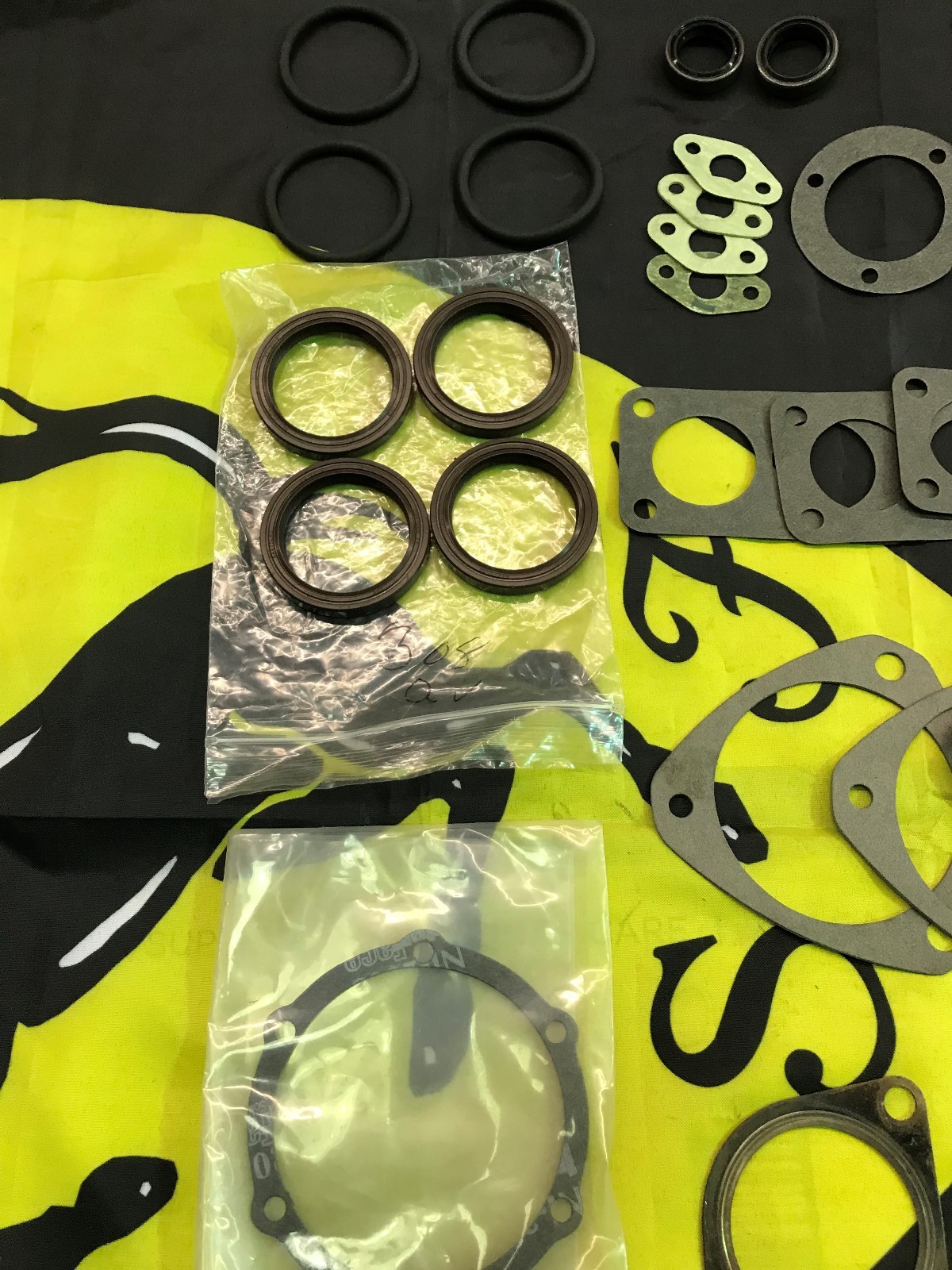 FERRARI MIXED GASKET SEALS SET WHOLESALE LOT 30+ PIECES OEM NEW 