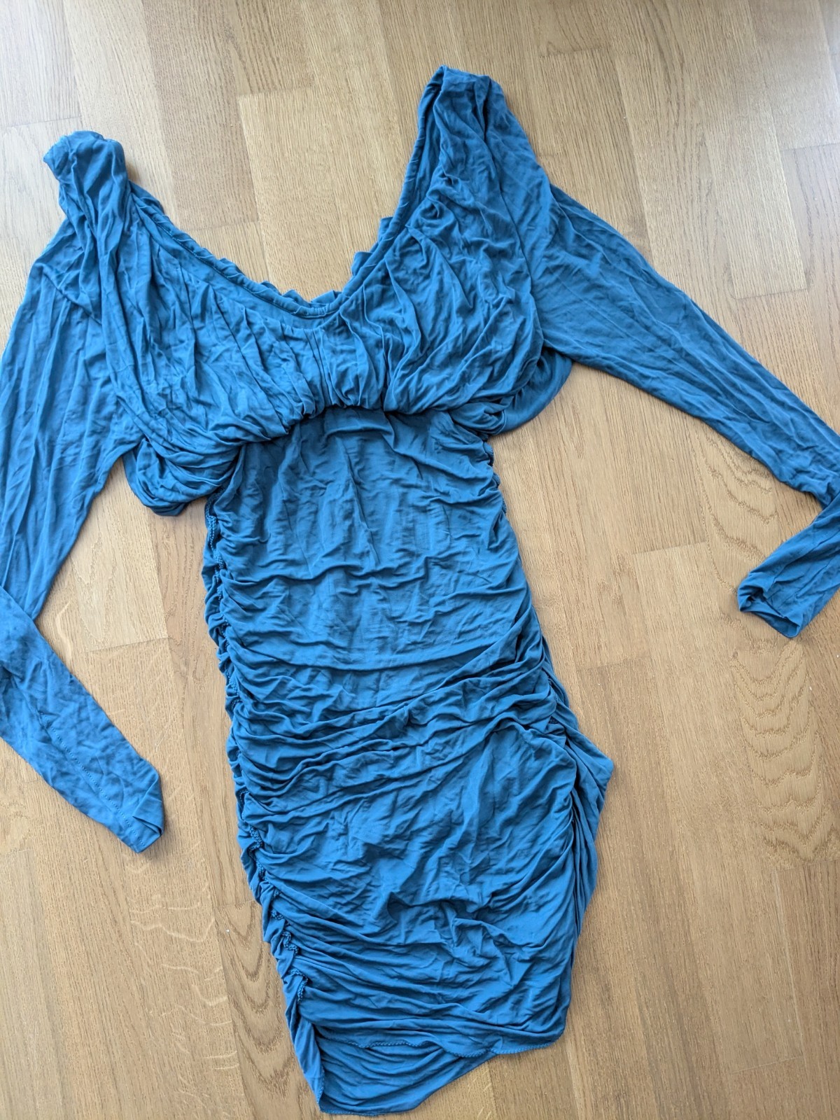 Abito Saint Laurent taglia 36 blu fumo nuovo con etichetta 100% seta rame
