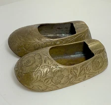 2-Piece Vintage Brass Shoes Ashtrays Floral Etched Design Trinket Holders India