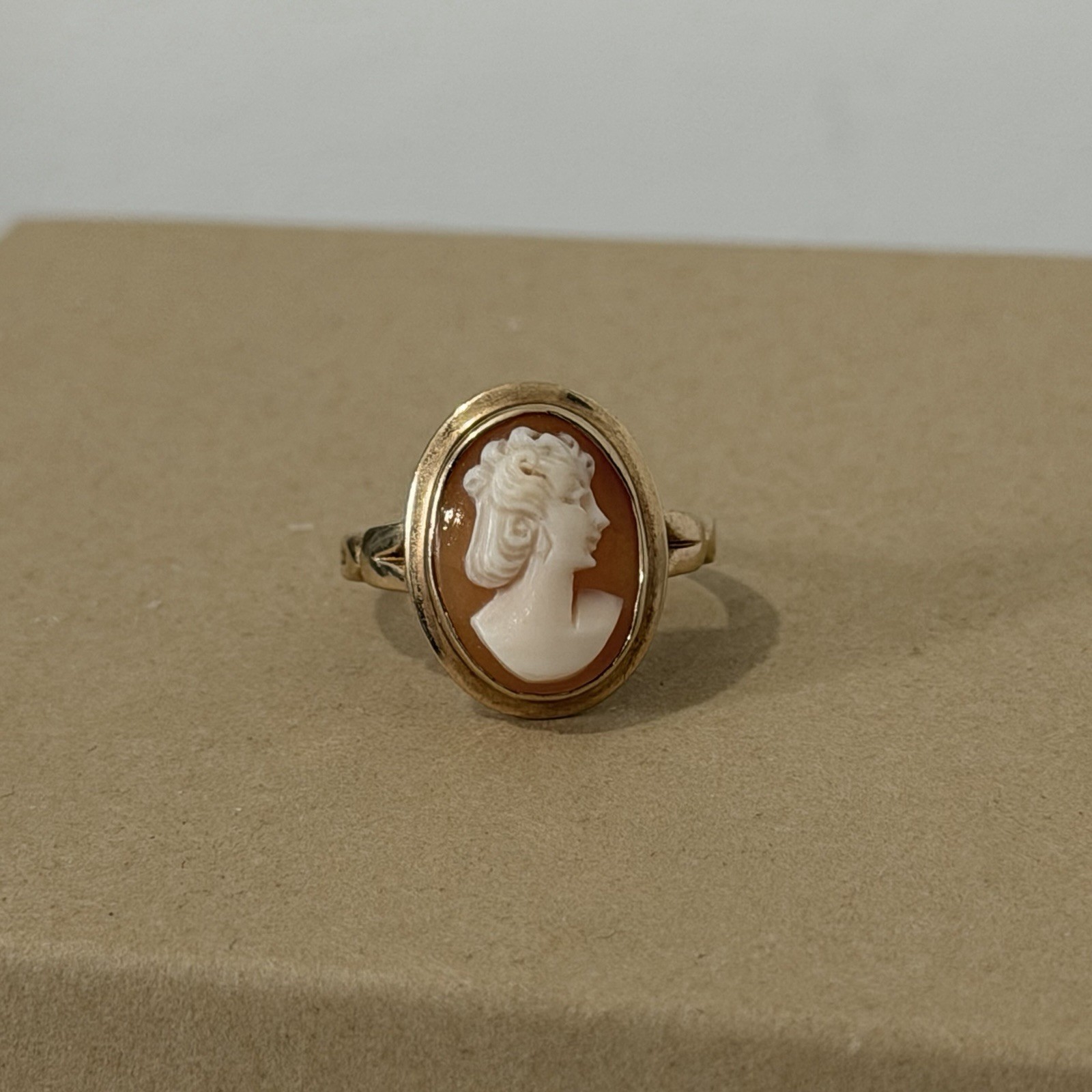 Vintage 10K Gold Shell Cameo Ring Lady Portrait Oval Size 6