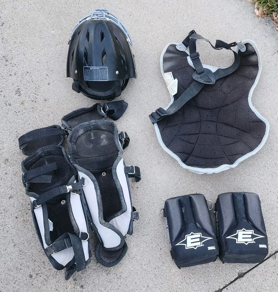 Easton Youth 9-12 Gametime Catchers Set Casco Protector de Pecho Protectores de Piernas Foto 2 de 4