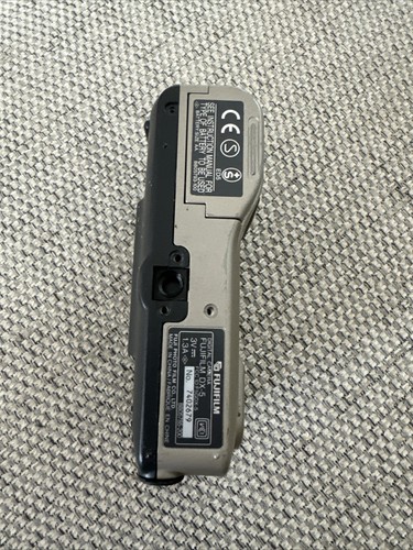 FujiFilm DX-5 Digital Camera - Collectable - Picture 3 of 4