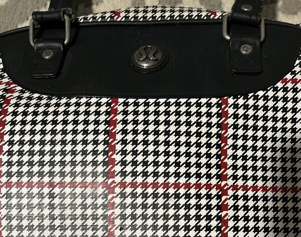 Bolso de Lona Lululemon Grande Negro Rojo Blanco Cuero Con Correa Dañada Foto 2 de 4