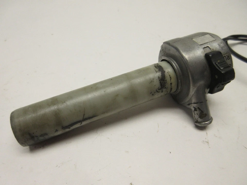 1980 YAMAHA MX80 GT80 GT MX 80 INTERRUPTOR LIGA/DESLIGA DESTRO COM TUBO DO ACELERADOR - Imagem 3 de 4