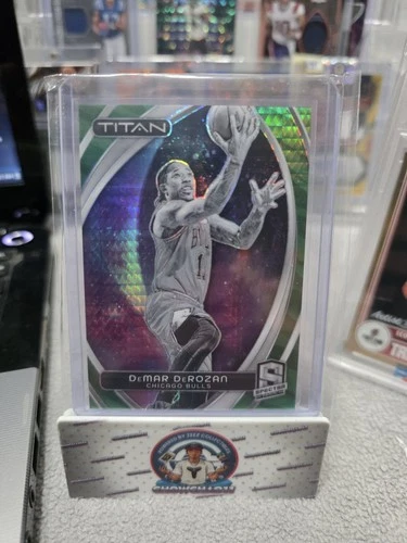 2023-24 Panini Spectra - Titan DeMar DeRozan #87 International Green Prizm /75