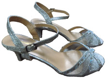 Dream Pairs Silver Sparkle Mesh Rhinestones Dressy Sandals 2.5" Heels Size 8 EUC