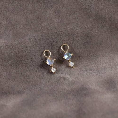 Dije de aro de dos piedras de oro amarillo macizo de 14k, dije de pulsera de diamantes y piedras lunares