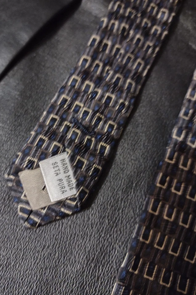 Corbata de seda italiana Dani hecha a mano texturizada geométrica W33/4" gris, blanco, negro Foto 3 de 4