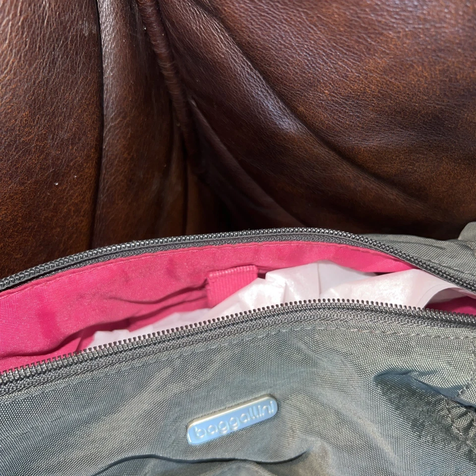 Baggallini Shoulder Bag With Coin Purse Bright Pink Lining Gorgeous Gray! 15”x12 - Image 3 of 4
