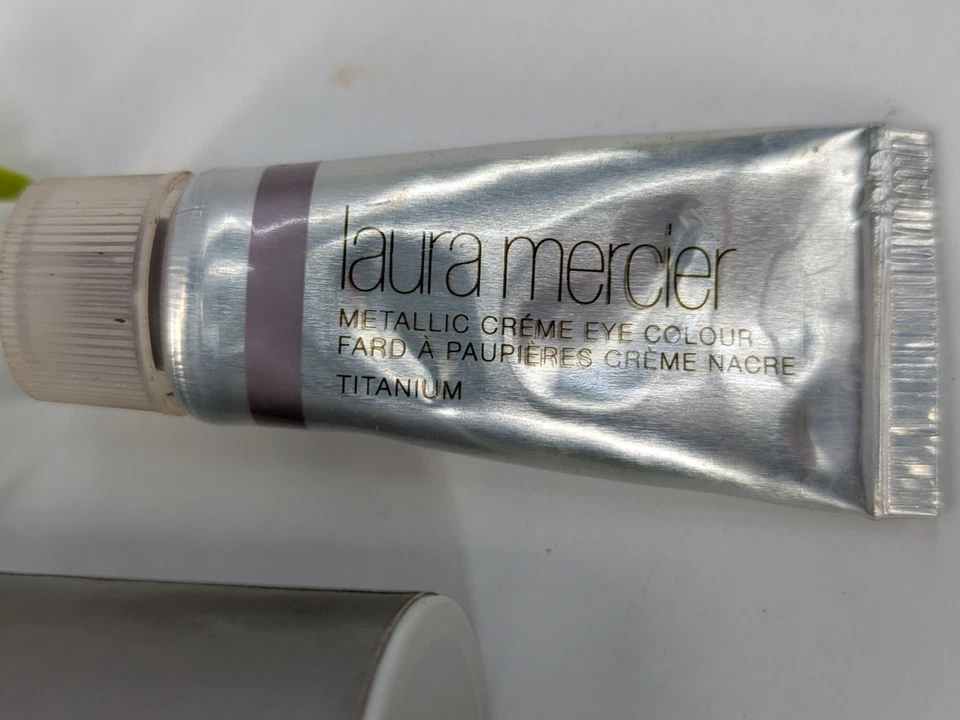 SO RARE😍Vntg Laura Mercier Metallic Créme Eye Color TITANIUM Blushing Face Tint - Image 2 of 4