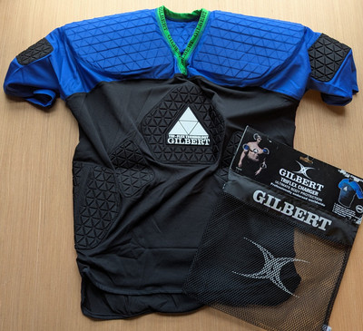 Neue ungetragene Gilbert ''Triflex Charger'' Rugby Körperschutzschicht. XL. Rüstung.