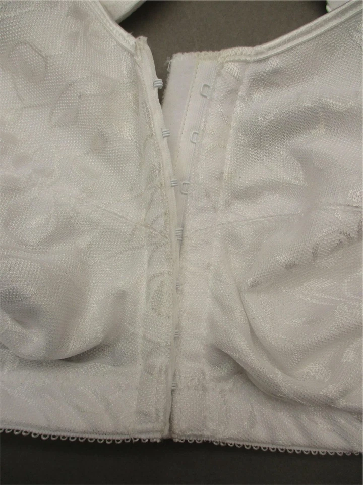 42DD Hanes JMS Womens White Wireless Unlined Front Closure Full Coverage Bra 2E - Image 3 of 4