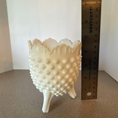 Vintage Fenton Milk Glass Hobnail Spikes Three Footed Egg Vase Scalloped Top CS3 - Picture 8 of 8