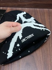 Arc'teryx Grotto Toque Beanie   Black Merino Wool Warm Winter Hat for Unisex