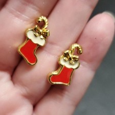 Avon gold tone holiday stocking earrings