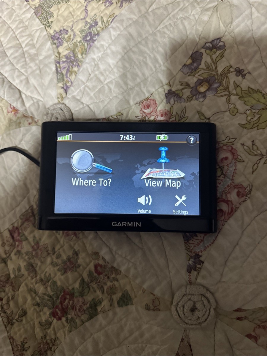 Garmin Nuvi 145-01615-10 GPS Navigation Bundle 5