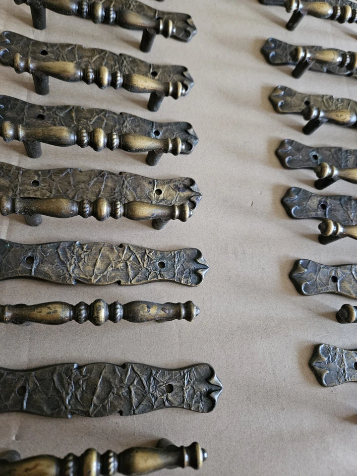 32- Cajón de bronce antiguo Amerock Carriage House vintage Foto 2 de 2