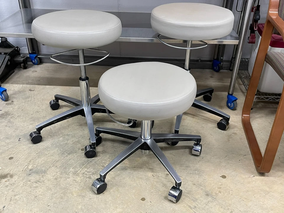 Taburete médico médico Midmark Ritter 276 examen de elevación neumática médico Foto 4 de 4