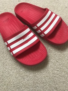 adidas sliders size 3