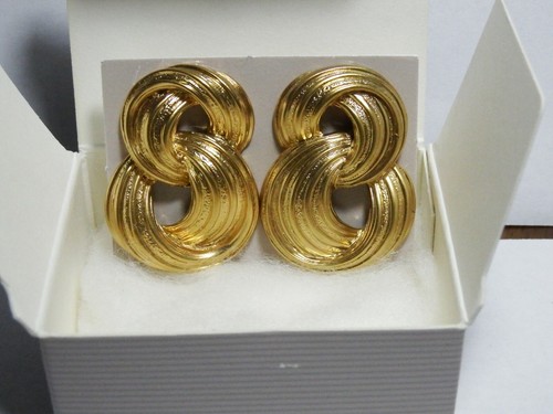 Orecchini vintage Avon curve moderne traforate - Foto 2 di 2