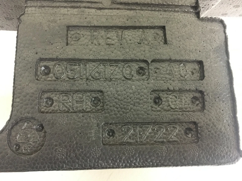 Amortiguador de impacto parachoques trasero derecho Chrysler PT Cruiser 2006 2007 2008 OEM Foto 3 de 3