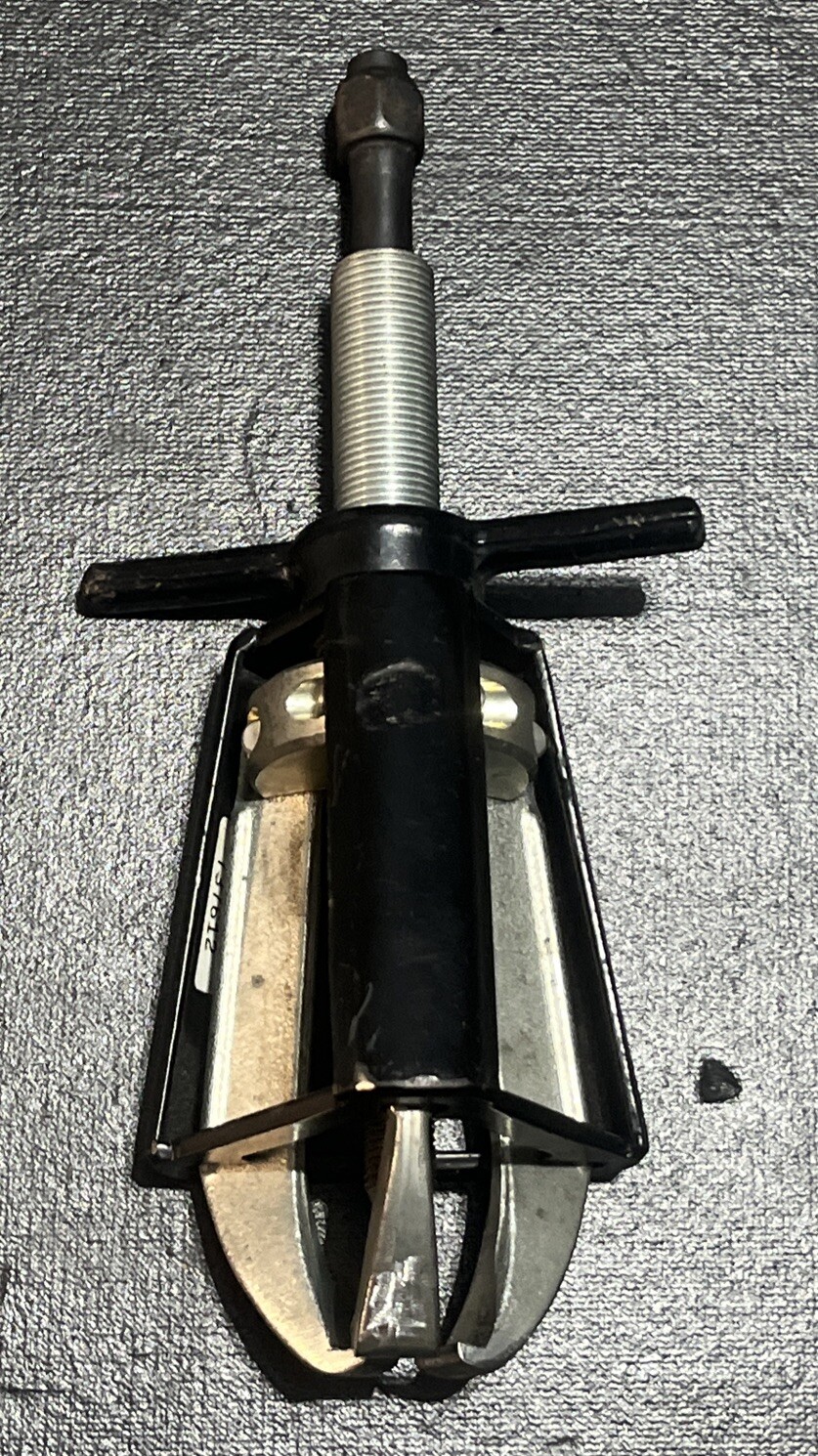 Posi Lock Model 104 Gear & Bearing Caged Jaw Puller 5 T, 3 Jaw