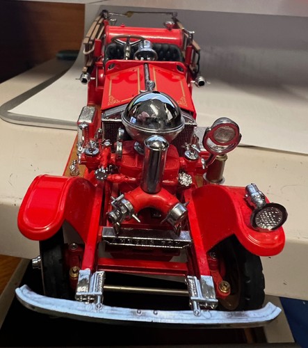 Franklin Mint 1/32 1922 Ahrens Fox R-K-4 Fire Truck - Picture 5 of 10