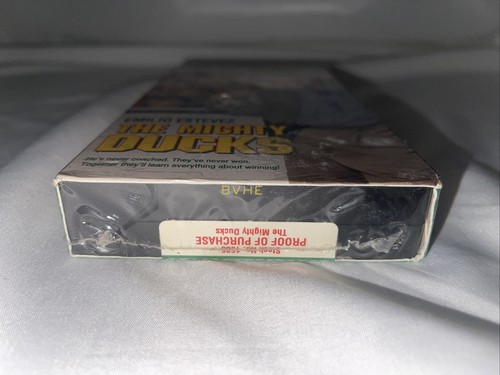 The Mighty Ducks VHS NEW SEALED Walt Disney Emilio Estevez Vintage - Picture 2 of 8