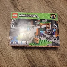 LEGO 21141 Minecraft The Zombie Cave Set New Sealed Box