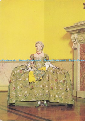 D295193 Badewanne. Die Versammlungsräume. Ende 1740er Jahre. Formelles Brokatkleid für kleines Mädchen. H