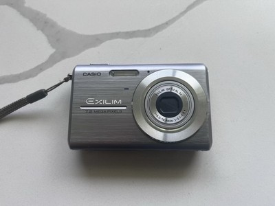 Casio Exilim EX-Z75 7.2MP Digital Camera Silver w/ Battery Tested, No Charger