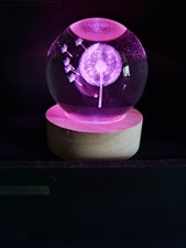 Glaskugel mit Holzsockel, ca 6cm, elektr. Beleuchtung, Farbwechsel  Pusteblume