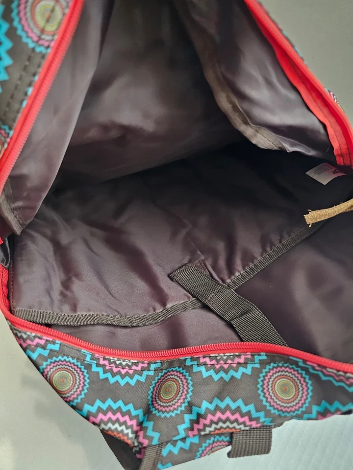 Mochila acolchada para computadora portátil Dickies Venice con parte inferior de cuero de gamuza estampada de poliéster Foto 4 de 4