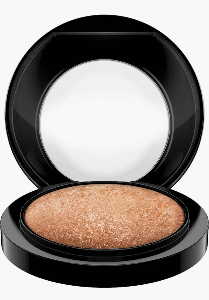 MAC Mineralize Skinfinish Highlighter in Gold Deposit NWOB - Image 3 of 4