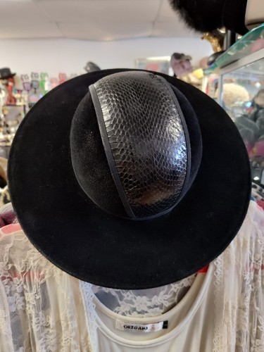 Vintage 1980's Kokin New York Black Wool Felt Hat w/ Snake accent