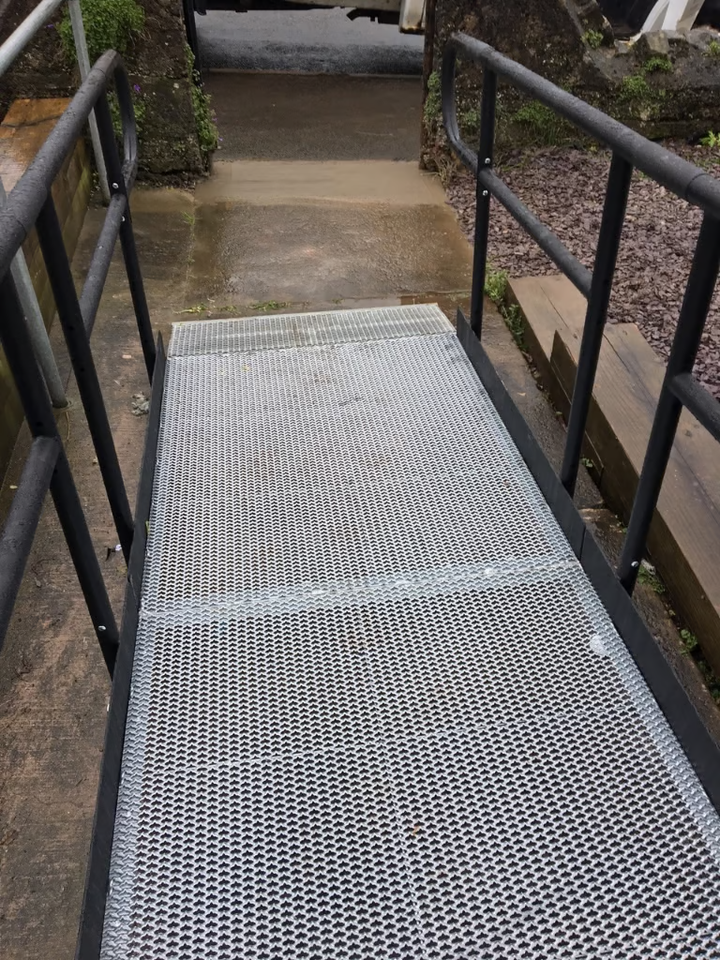 Modular Wheelchair Ramp adjustable height with hand rails and gate eBay
