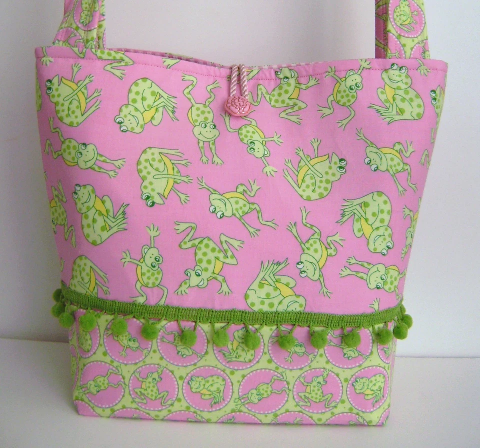 BOLSA DE FRALDAS SAPO ROSA BEBÊ MENINA BOLSA TOTE CARRINHO FEITO À MÃO DESIGN JR.DEB - Imagem 3 de 4