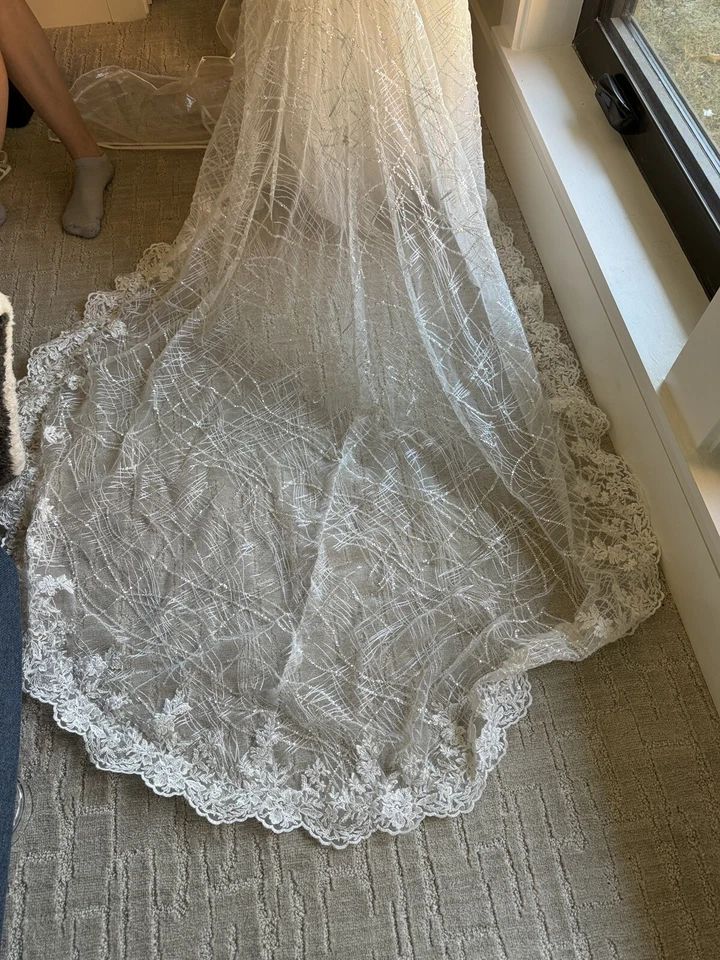 Vestido de novia David’s Bridal Galina Signature, marfil, talla 2 Foto 3 de 4